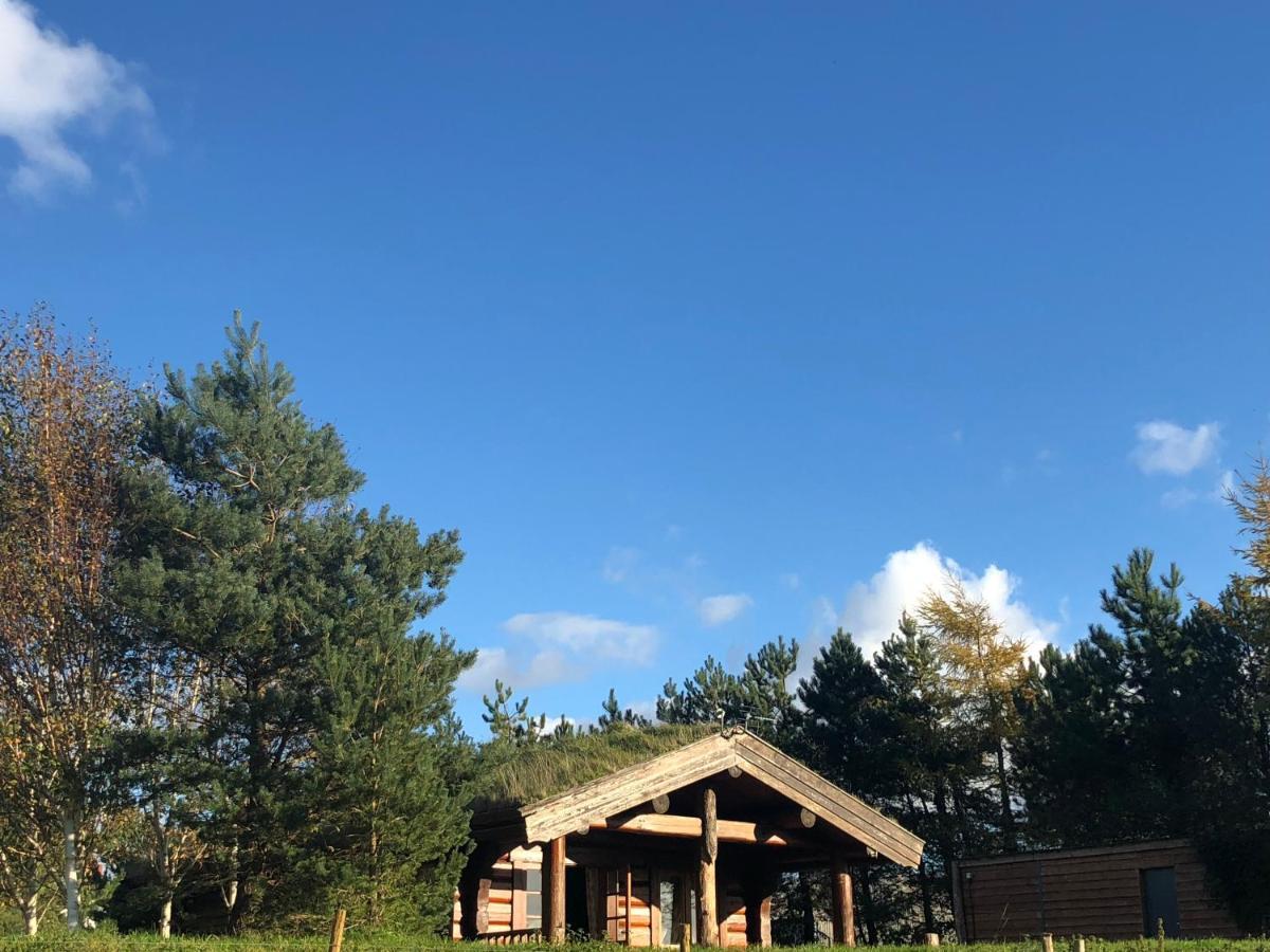 Log Home Village Улверстон Экстерьер фото