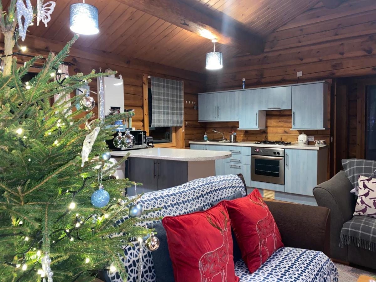 Log Home Village Улверстон Экстерьер фото