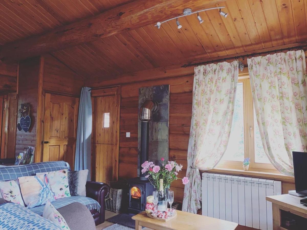 Log Home Village Улверстон Экстерьер фото